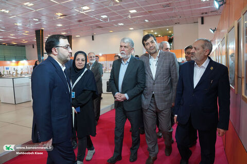 بازدید چهار وزیر از نمایشگاه دهمین دوسالانه ملی هنرهای تجسمی کانون