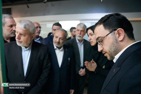 بازدید چهار وزیر از نمایشگاه دهمین دوسالانه ملی هنرهای تجسمی کانون