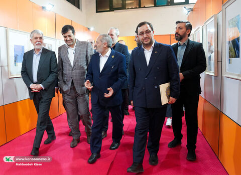 بازدید چهار وزیر از نمایشگاه دهمین دوسالانه ملی هنرهای تجسمی کانون