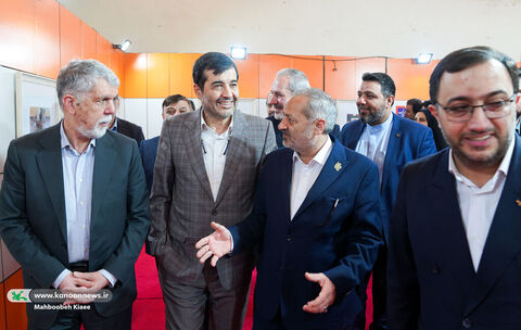 بازدید چهار وزیر از نمایشگاه دهمین دوسالانه ملی هنرهای تجسمی کانون