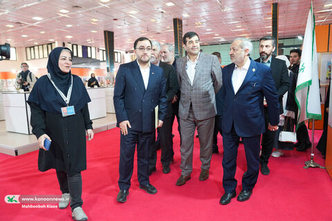 بازدید چهار وزیر از نمایشگاه دهمین دوسالانه ملی هنرهای تجسمی کانون