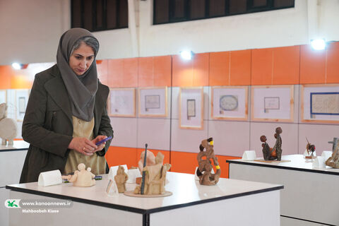 بازدید کودکان، نوجوانان و مربیان از نمایشگاه هنرهای تجسمی کانون