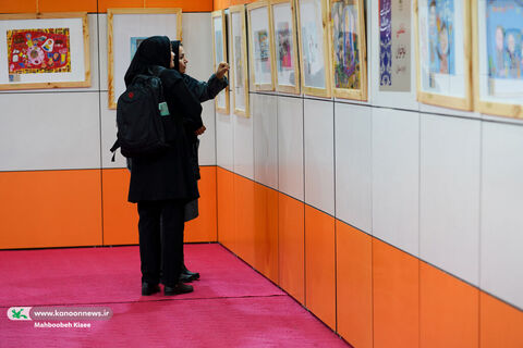 بازدید کودکان، نوجوانان و مربیان از نمایشگاه هنرهای تجسمی کانون