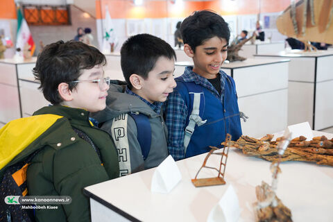 بازدید کودکان، نوجوانان و مربیان از نمایشگاه هنرهای تجسمی کانون