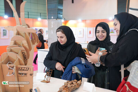 بازدید کودکان، نوجوانان و مربیان از نمایشگاه هنرهای تجسمی کانون