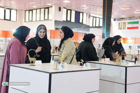 بازدید کودکان، نوجوانان و مربیان از نمایشگاه هنرهای تجسمی کانون