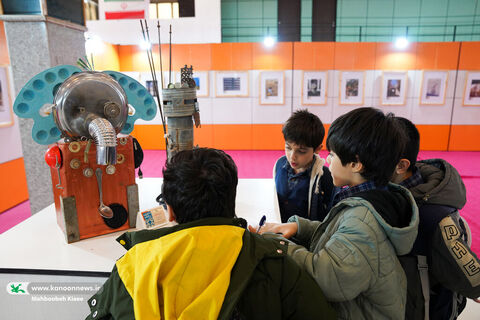 بازدید کودکان، نوجوانان و مربیان از نمایشگاه هنرهای تجسمی کانون