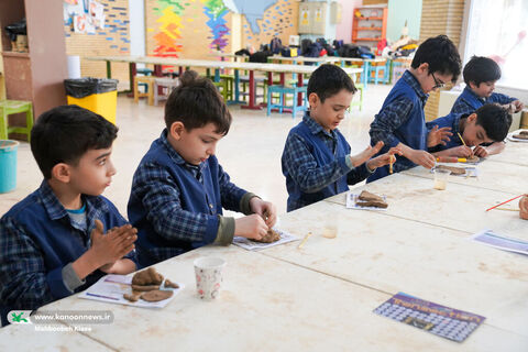 بازدید کودکان، نوجوانان و مربیان از نمایشگاه هنرهای تجسمی کانون