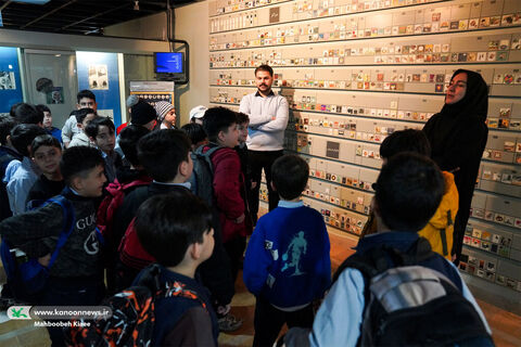 بازدید کودکان، نوجوانان و مربیان از نمایشگاه هنرهای تجسمی کانون