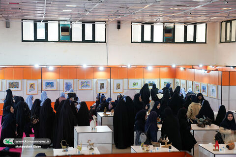 بازدید کودکان، نوجوانان و مربیان از نمایشگاه هنرهای تجسمی کانون