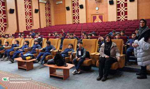 بازدید کودکان، نوجوانان و مربیان از نمایشگاه هنرهای تجسمی کانون