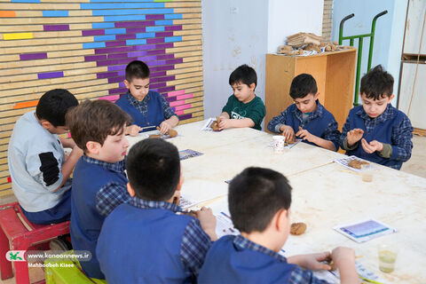 بازدید کودکان، نوجوانان و مربیان از نمایشگاه هنرهای تجسمی کانون