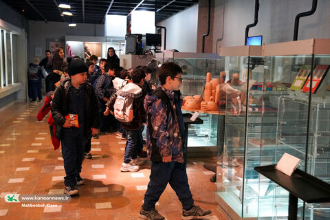 بازدید کودکان، نوجوانان و مربیان از نمایشگاه هنرهای تجسمی کانون