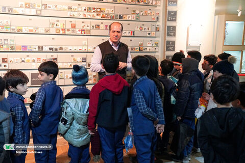 بازدید کودکان، نوجوانان و مربیان از نمایشگاه هنرهای تجسمی کانون