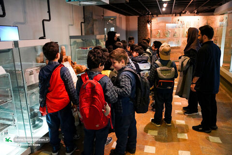 بازدید کودکان، نوجوانان و مربیان از نمایشگاه هنرهای تجسمی کانون