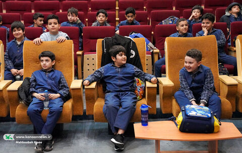 بازدید کودکان، نوجوانان و مربیان از نمایشگاه هنرهای تجسمی کانون