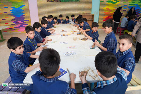بازدید کودکان، نوجوانان و مربیان از نمایشگاه هنرهای تجسمی کانون