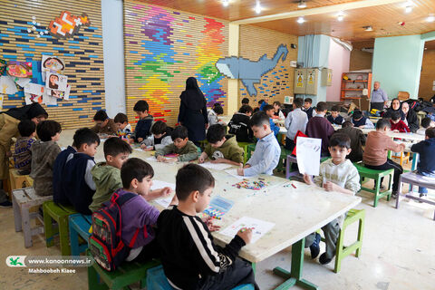 بازدید کودکان، نوجوانان و مربیان از نمایشگاه هنرهای تجسمی کانون