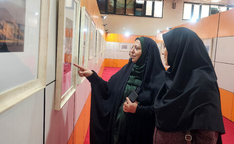 اردوی یک‌روزه کارشناسان و مربیان کانون قم با بازدید از دهمین دوسالانه هنرهای تجسمی و تماشای نمایش «آرزوی بزرگ»