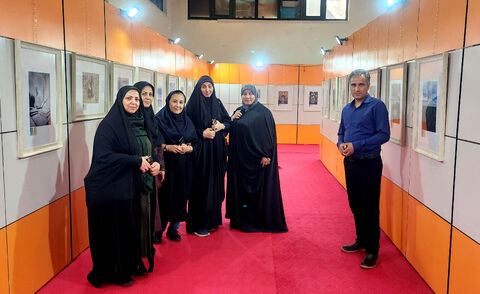 اردوی یک‌روزه کارشناسان و مربیان کانون قم با بازدید از دهمین دوسالانه هنرهای تجسمی و تماشای نمایش «آرزوی بزرگ»