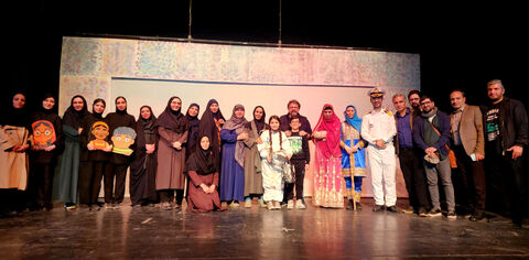 اردوی یک‌روزه کارشناسان و مربیان کانون قم با بازدید از دهمین دوسالانه هنرهای تجسمی و تماشای نمایش «آرزوی بزرگ»