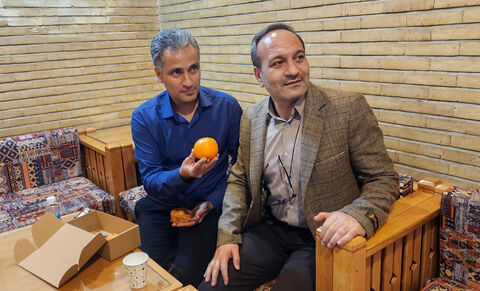 اردوی یک‌روزه کارشناسان و مربیان کانون قم با بازدید از دهمین دوسالانه هنرهای تجسمی و تماشای نمایش «آرزوی بزرگ»