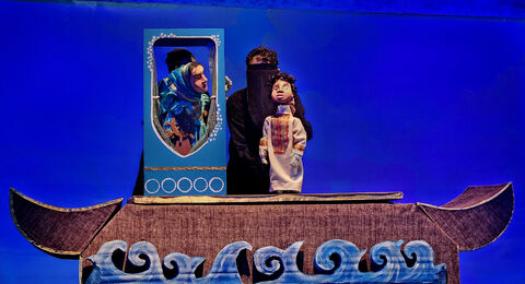 اردوی یک‌روزه کارشناسان و مربیان کانون قم با بازدید از دهمین دوسالانه هنرهای تجسمی و تماشای نمایش «آرزوی بزرگ»