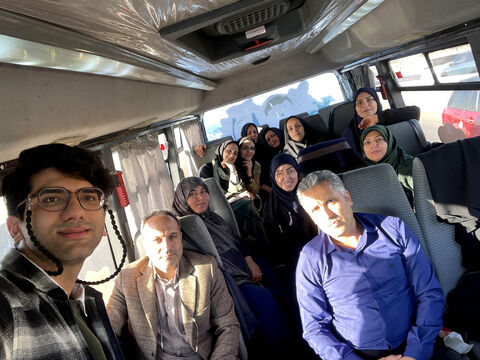 اردوی یک‌روزه کارشناسان و مربیان کانون قم با بازدید از دهمین دوسالانه هنرهای تجسمی و تماشای نمایش «آرزوی بزرگ»