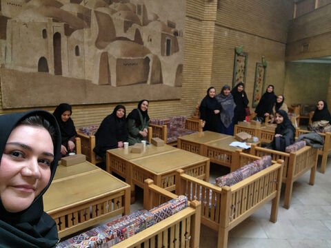 اردوی یک‌روزه کارشناسان و مربیان کانون قم با بازدید از دهمین دوسالانه هنرهای تجسمی و تماشای نمایش «آرزوی بزرگ»