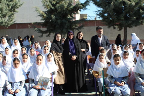 تماشاخانه سیار کانون پرورش فکری کودکان و نوجوانان با اجرای نمایش لاک پشت و خرگوش در مدرسه  امیرعشایری  نالوس