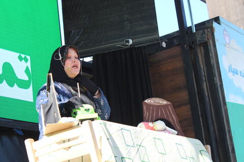 تماشاخانه سیار کانون پرورش فکری کودکان و نوجوانان با اجرای نمایش لاک پشت و خرگوش در مدرسه  امیرعشایری  نالوس