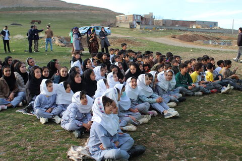 تماشاخانه سیار کانون پرورش فکری کودکان و نوجوانان با اجرای نمایش لاک پشت و خرگوش در منطقه صوفیان