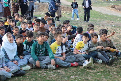 تماشاخانه سیار کانون پرورش فکری کودکان و نوجوانان با اجرای نمایش لاک پشت و خرگوش در منطقه صوفیان