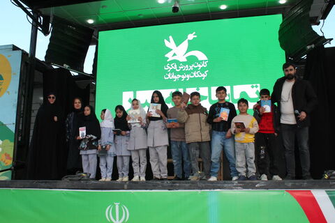 تماشاخانه سیار کانون پرورش فکری کودکان و نوجوانان با اجرای نمایش لاک پشت و خرگوش در منطقه صوفیان