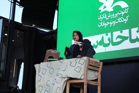 تماشاخانه سیار کانون پرورش فکری کودکان و نوجوانان با اجرای نمایش لاک پشت و خرگوش در منطقه صوفیان