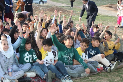 تماشاخانه سیار کانون پرورش فکری کودکان و نوجوانان با اجرای نمایش لاک پشت و خرگوش در منطقه صوفیان