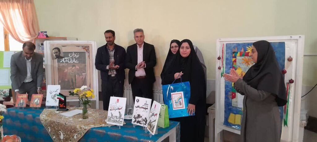 افتتاح باشگاه ادبی سیمرغ در کانون صدرا هم‌زمان با پنجمین دوپنجره استانی