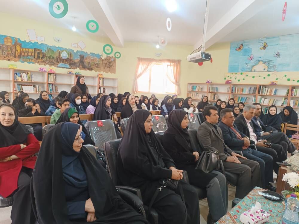 افتتاح باشگاه ادبی سیمرغ در کانون صدرا هم‌زمان با پنجمین دوپنجره استانی