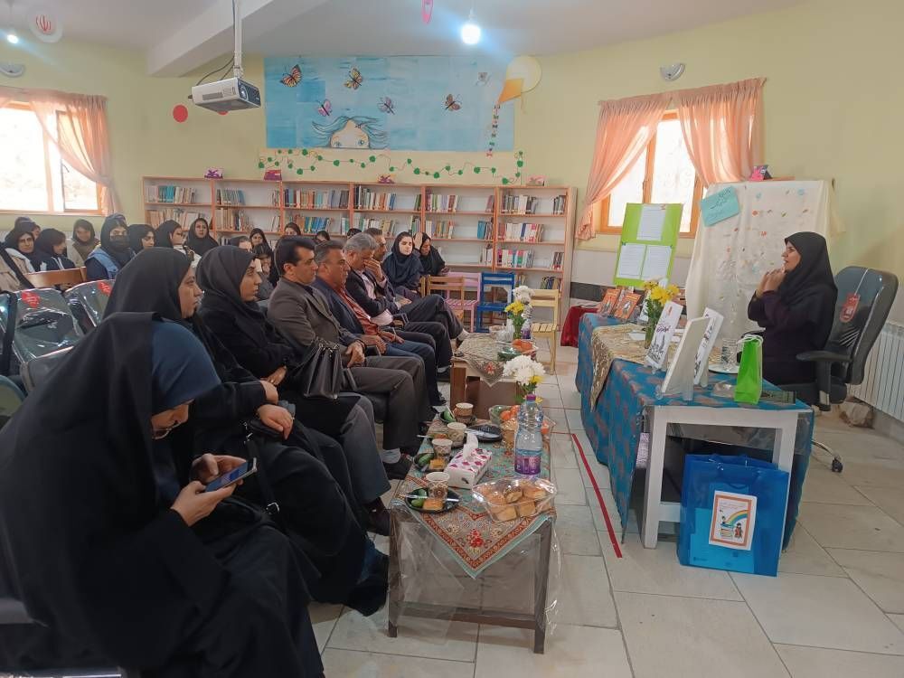 افتتاح باشگاه ادبی سیمرغ در کانون صدرا همزمان با پنجمین دوپنجره استانی