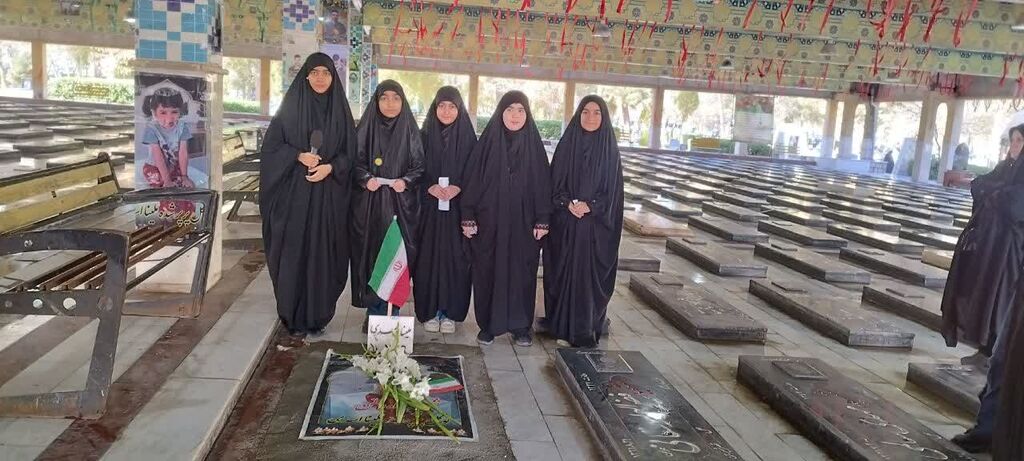 ادای احترام اعضای مرکز شماره ۱۲ کانون کرمانشاه بر مزار «ملینا اسدی»