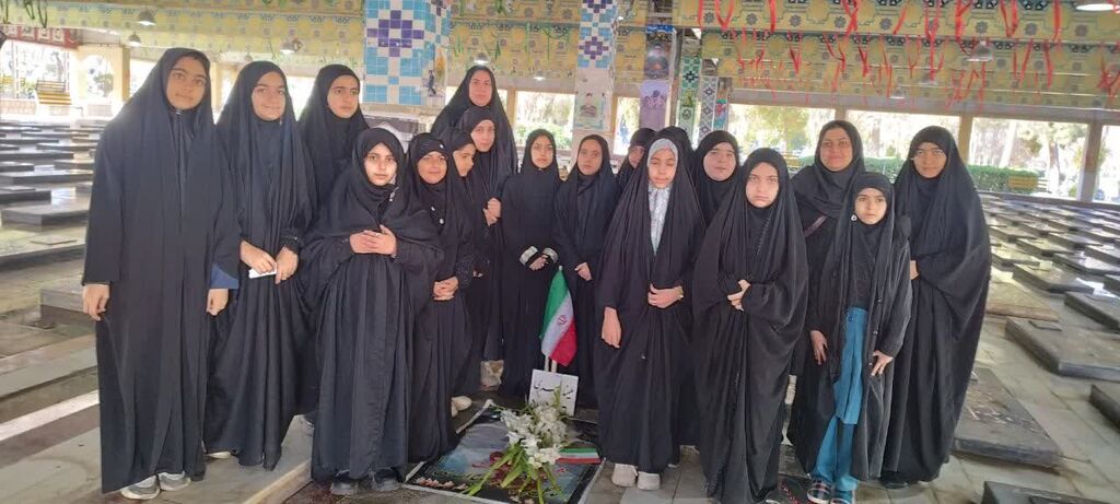 ادای احترام اعضای مرکز شماره ۱۲ کانون کرمانشاه بر مزار «ملینا اسدی»