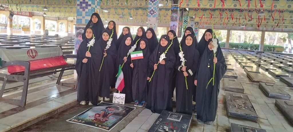 ادای احترام اعضای مرکز شماره ۱۲ کانون کرمانشاه بر مزار «ملینا اسدی»