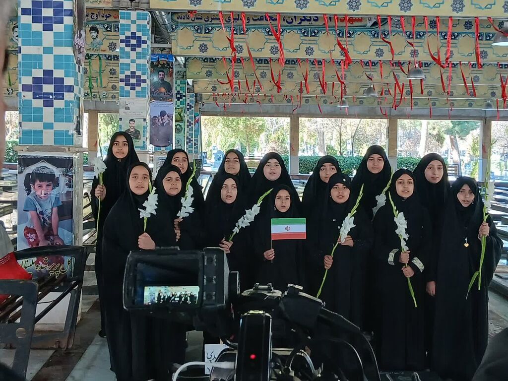 ادای احترام اعضای مرکز شماره ۱۲ کانون کرمانشاه بر مزار «ملینا اسدی»