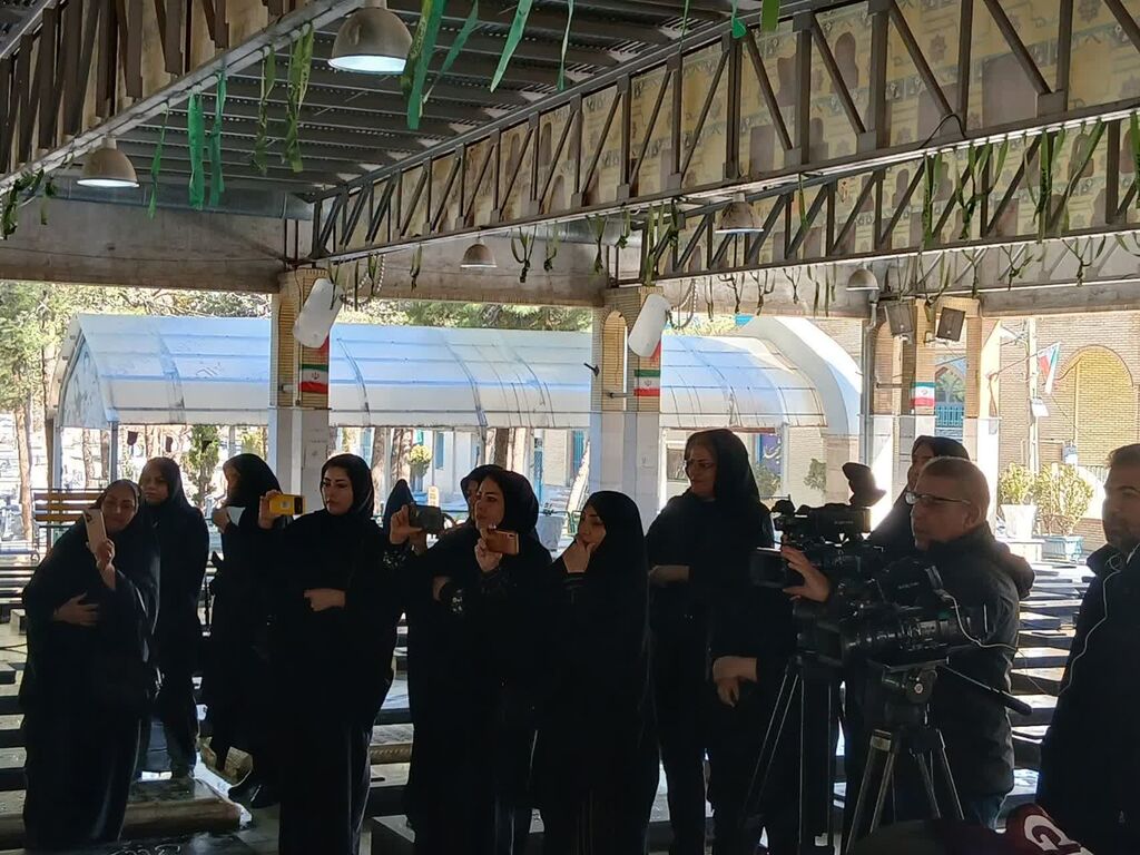 ادای احترام اعضای مرکز شماره ۱۲ کانون کرمانشاه بر مزار «ملینا اسدی»