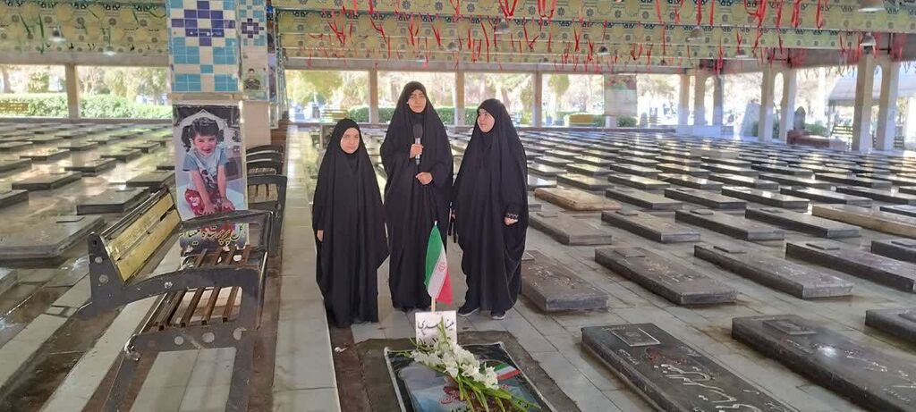 ادای احترام اعضای مرکز شماره ۱۲ کانون کرمانشاه بر مزار «ملینا اسدی»