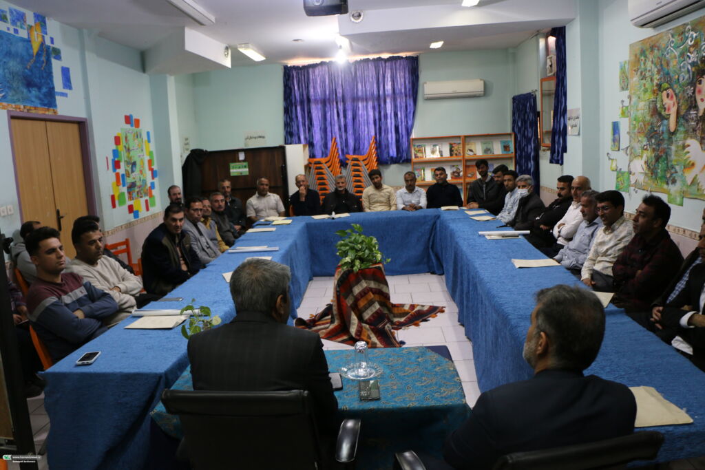 تأکید بر بهرهوری و تقویت فرهنگ سازمانی در نشست کارکنان خدمات فارس