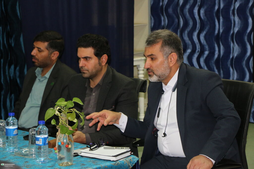 تأکید بر بهره‌وری و تقویت فرهنگ سازمانی در نشست کارکنان خدمات فارس