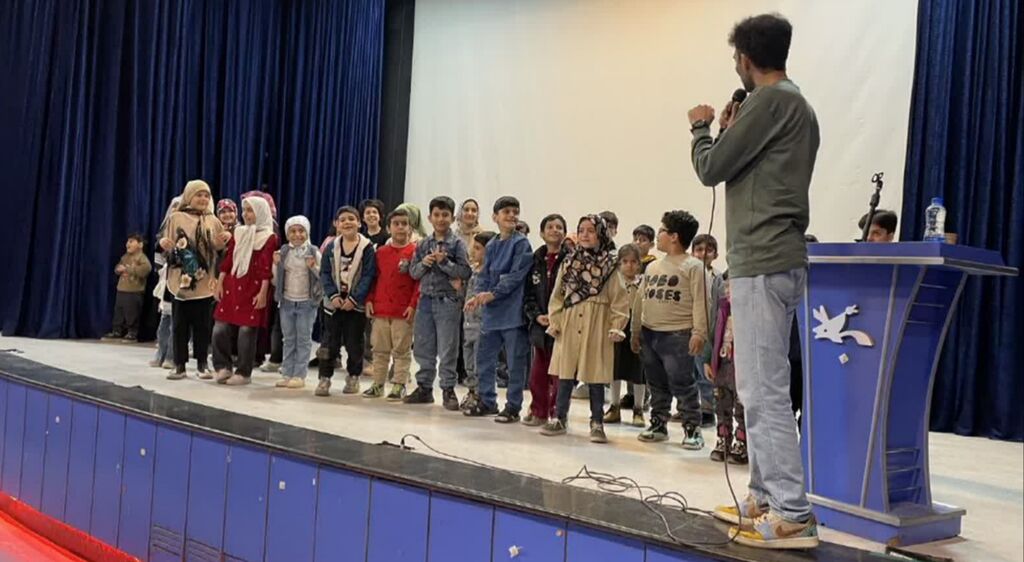 اجرای جنگ شادی ویژه خانوادهها در کانون کرمانشاه