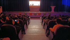 نمایش «گربه‌ها و خروس‌ها» در کانون کرمانشاه برای عموم به صحنه رفت