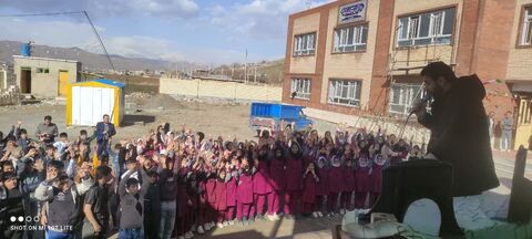 تماشاخانه سیار کانون پرورش فکری کودکان و نوجوانان با اجرای نمایش «لاک پشت و خرگوش» در شهر لاجان، شین آباد و کوپر پیرانشهر